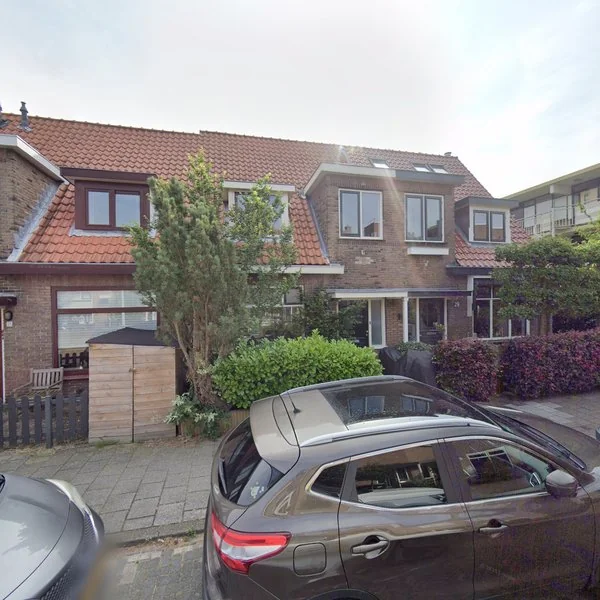 Straatbeeld van Tulpenstraat 27, 2071PL Santpoort-Noord
