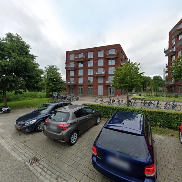 Straatbeeld van Ubbo Emmiuslaan 651, 8917JD Leeuwarden