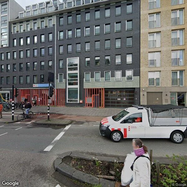 Straatbeeld van Valkenburgerstraat 34D, 1011LZ Amsterdam