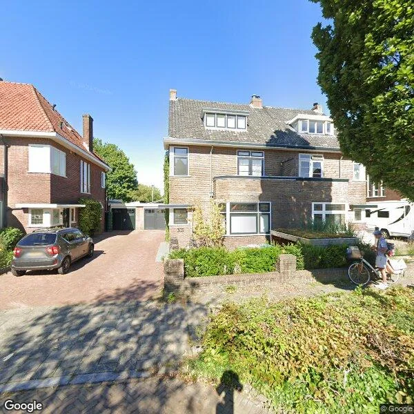 Straatbeeld van Valkenierslaan 305, 4834CH Breda