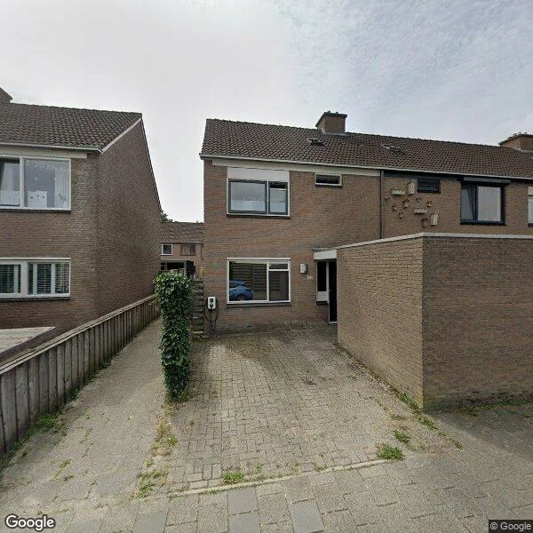 Straatbeeld van Valkenveld 142, 7827HG Emmen