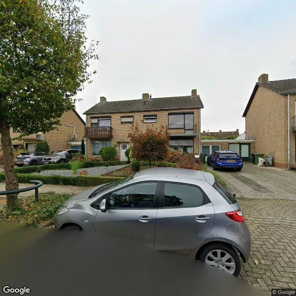 Straatbeeld van van Loonstraat 11, 6081BN Haelen