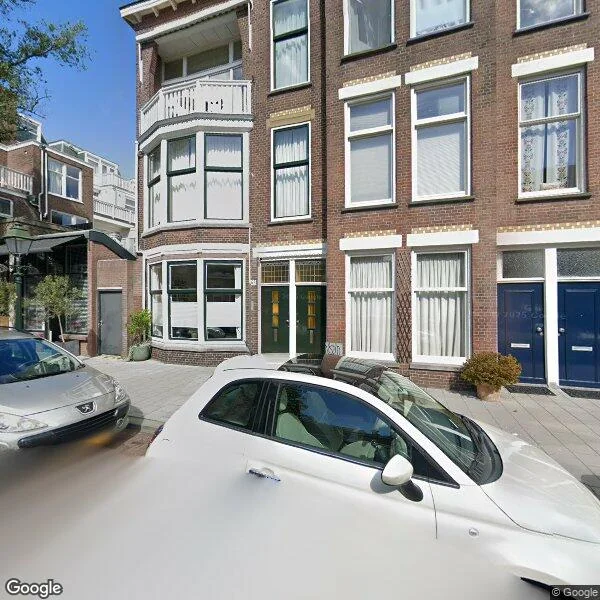 Straatbeeld van Van Weede van Dijkveldstraat 63, 2582KS Den Haag