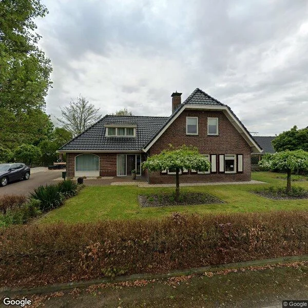 Straatbeeld van Veenhuizerweg 136, 7325AM Apeldoorn