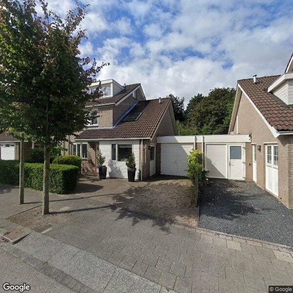 Straatbeeld van Vliegeniersweg 132, 2171PE Sassenheim