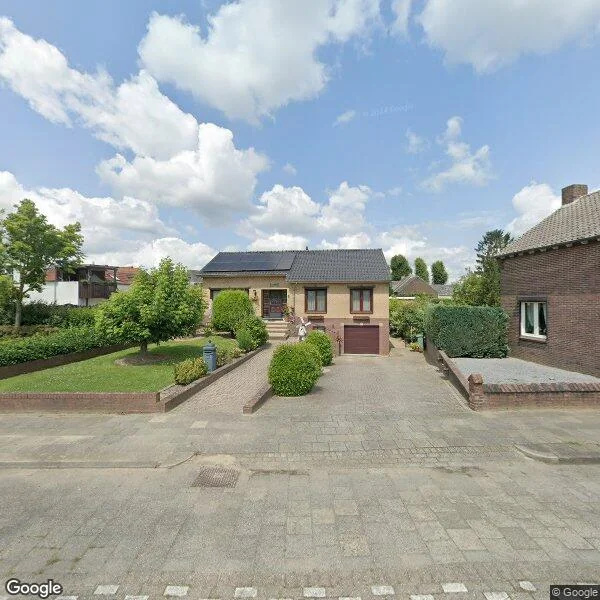 Straatbeeld van Vlodropperweg 1, 6061BA Posterholt