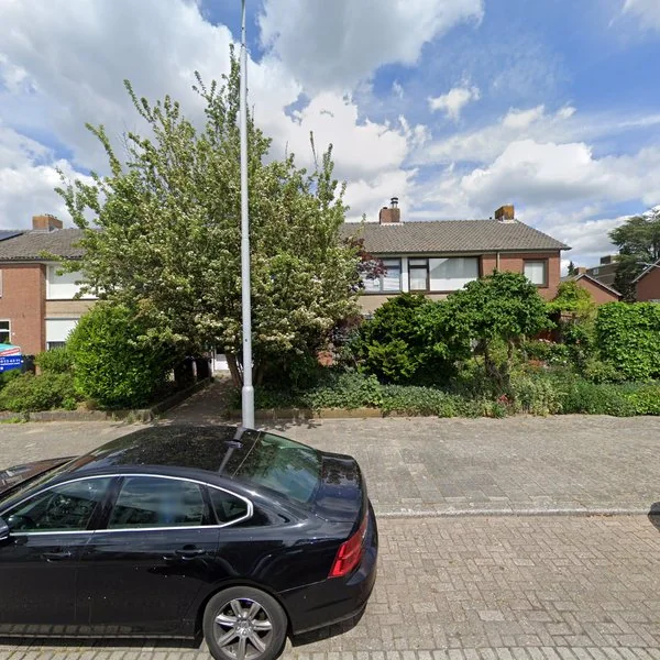 Straatbeeld van Volkerakweg 32, 3313BN Dordrecht