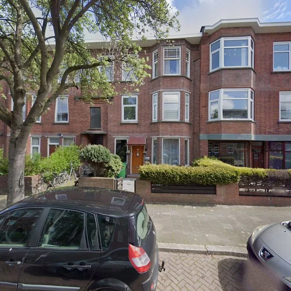 Straatbeeld van Voorthuizenstraat 140, 2573AN Den Haag