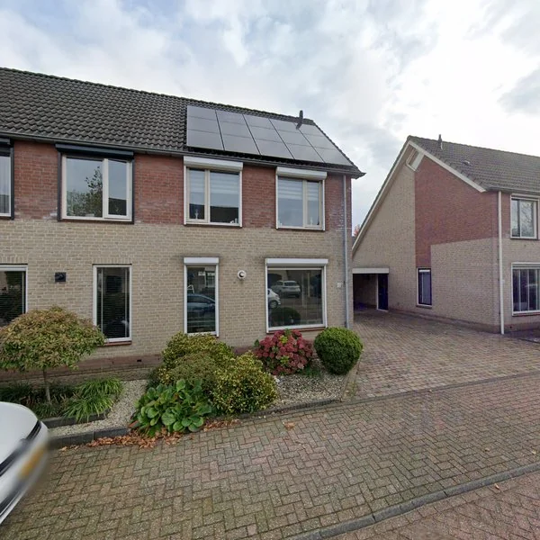 Straatbeeld van Vroonhoeve 43, 4261LD Wijk en Aalburg
