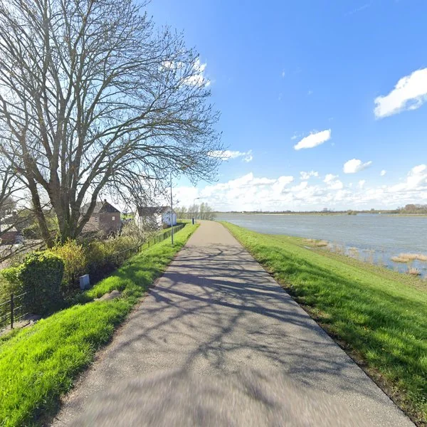 Straatbeeld van Waalbandijk 11, 5313AJ Nieuwaal
