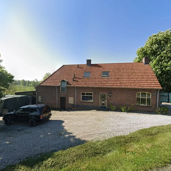 Straatbeeld van Waaldijk 1, 6681KH Bemmel