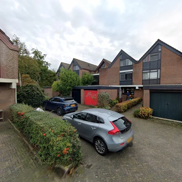 Straatbeeld van Warenarburg 45, 2907CK Capelle aan den IJssel