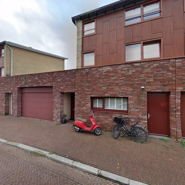 Straatbeeld van Warmoesland 10, 2351EX Leiderdorp