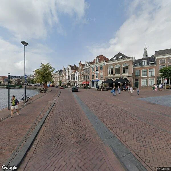 Straatbeeld van Warmoesstraat 26A, 2011HP Haarlem