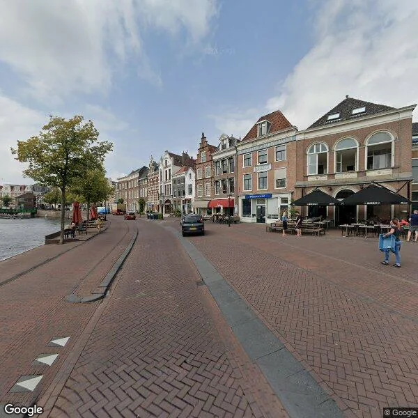 Straatbeeld van Warmoesstraat 26H, 2011HP Haarlem