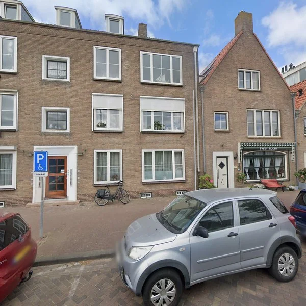 Straatbeeld van Westzanddijk 9, 3221AW Hellevoetsluis
