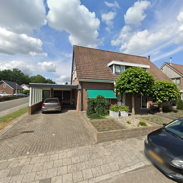 Straatbeeld van Weuststraat 1, 7679WC Langeveen