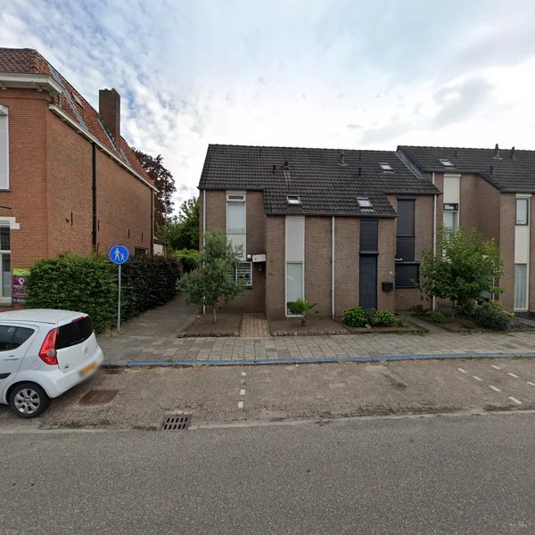 Straatbeeld van Wierdensestraat 84, 7604BK Almelo