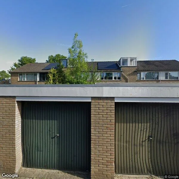 Straatbeeld van Willem-Alexanderplaats 50, 3223XW Hellevoetsluis