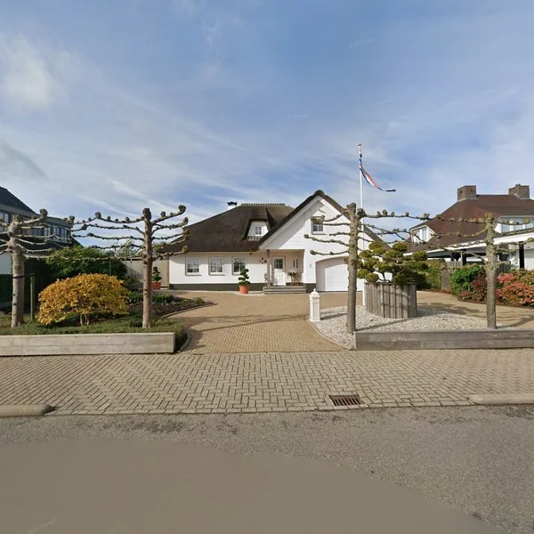 Straatbeeld van Woubrugseweg 7, 2401LT Alphen aan den Rijn