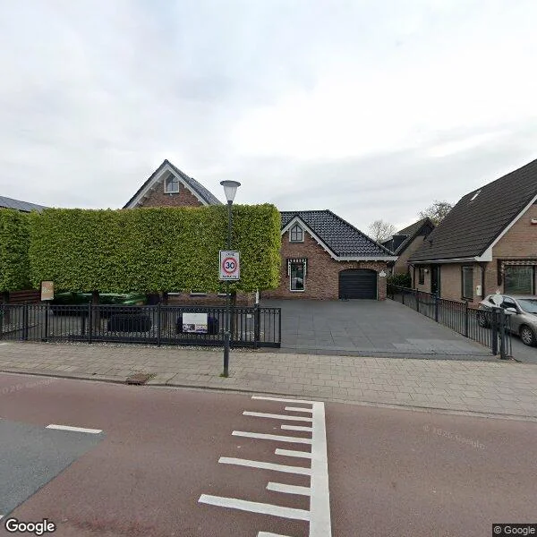 Straatbeeld van Zuideinde 89, 1511GB Oostzaan