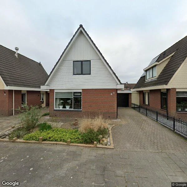 Straatbeeld van Zwaluwenlaan 8, 1766KC Wieringerwaard
