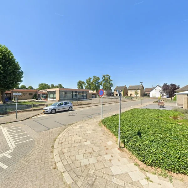 Straatbeeld van Zwartemolenweg 17, 6061EK Posterholt